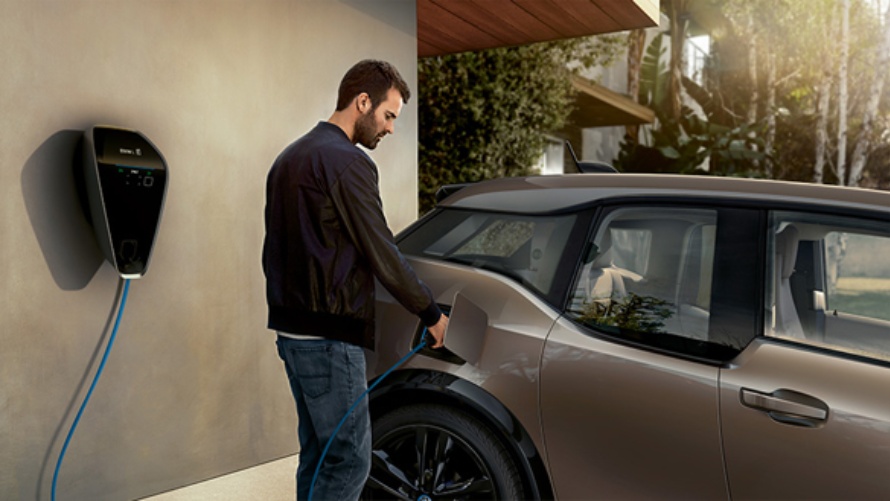 Mann, BMW i3, Plug.in Hybrid